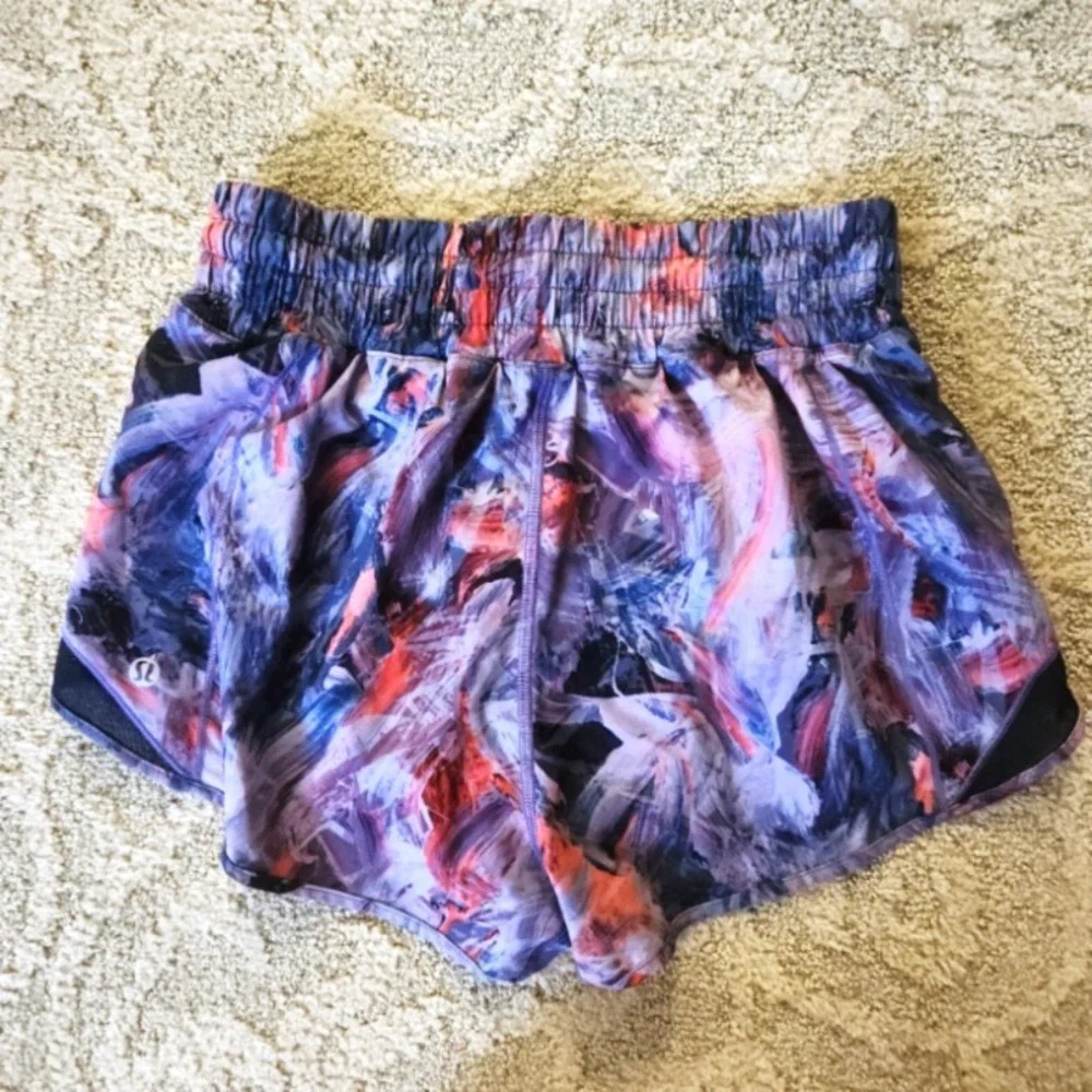 Lululemon Hotty Hot Lined Shorts‎ Size 4 Atmospheric Purple Multi 2.5